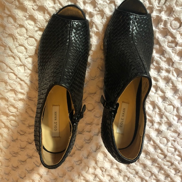 Cole Haan woven leather black heel booties size 6 - Picture 3 of 4
